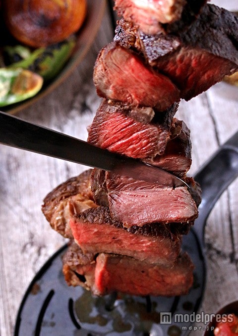 今年はシュラスコも登場／写真提供：RoofTop Beer Garden．東京小空