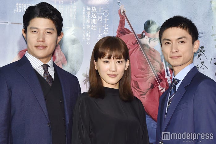 鈴木亮平、綾瀬はるか、高良健吾 (C)モデルプレス