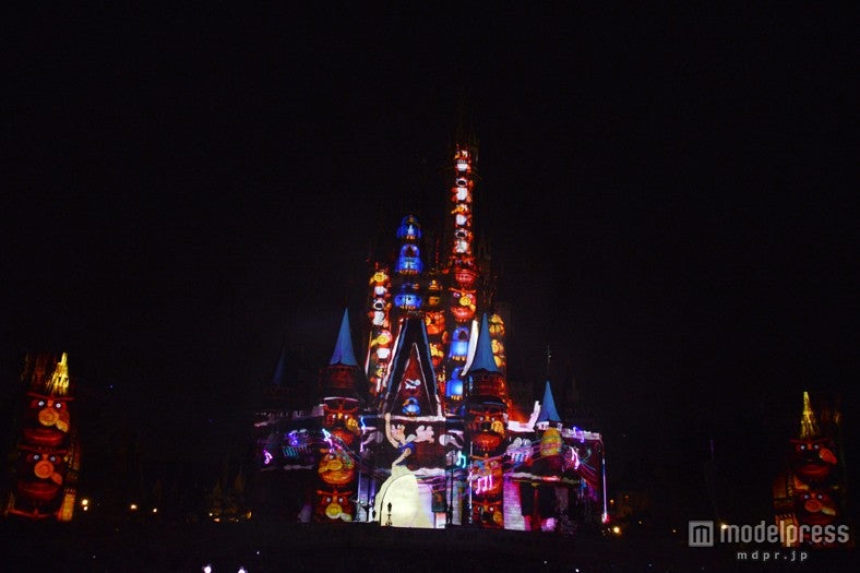 TDL初のプロジェクションマッピング「ワンス・アポン・ア・タイム」／白雪姫