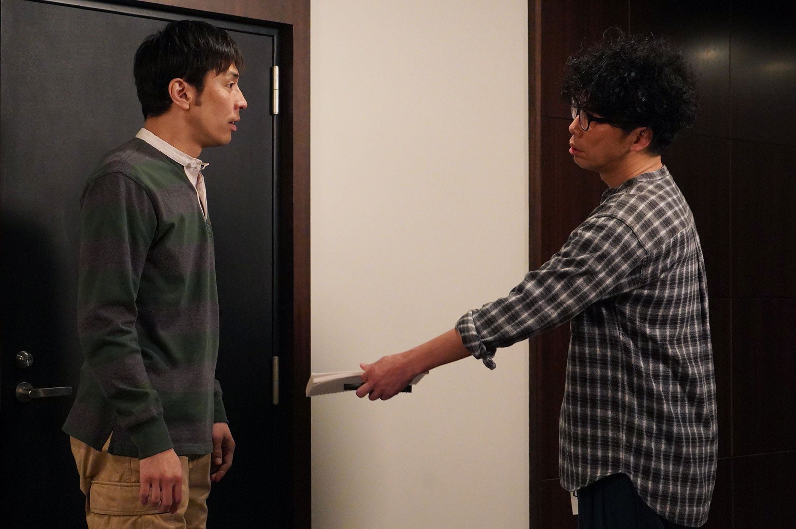 袴田吉彦・片桐仁／「あなたの番です」第3話より（C）日本テレビ