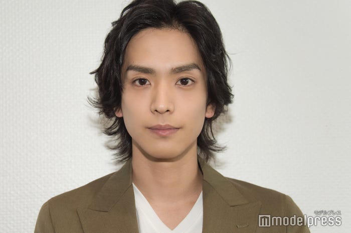 黒羽麻璃央 (C)モデルプレス
