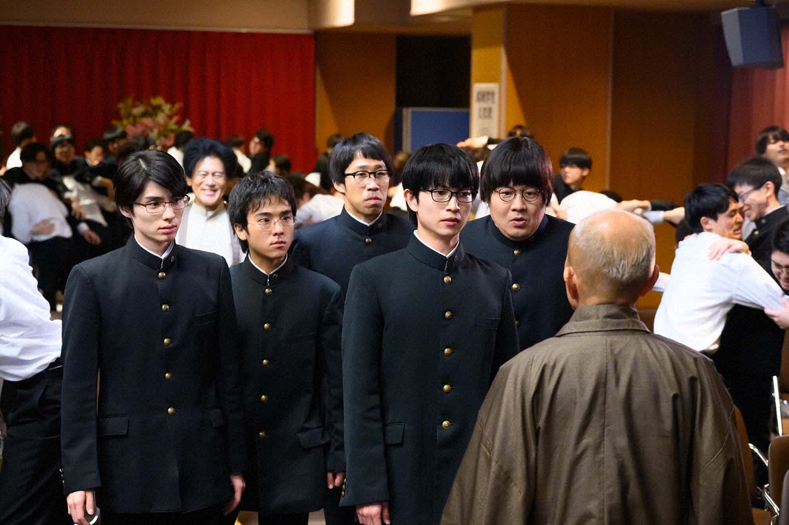 （左から）本田響矢、若林時英、ひょっこりはん、綱啓永、一ノ瀬ワタル「恋愛のすゝめ」最終話より（C）『恋愛のすゝめ』製作委員会