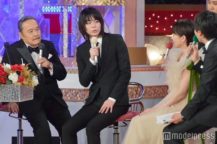 菅田将暉(中央)(C)モデルプレス