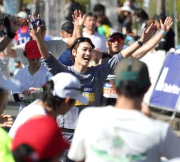 なにわ男子・藤原丈一郎 人生初フルマラソン完走で「最高でした」 好タイム→直後に生放送出演の鉄人ぶり