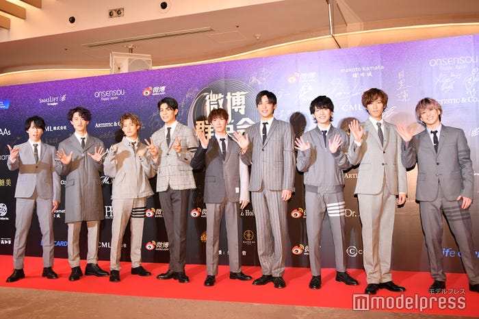 Snow Man(左から)宮舘涼太、岩本照、向井康二、ラウール、渡辺翔太、目黒蓮、深澤辰哉、阿部亮平、佐久間大介(C)モデルプレス