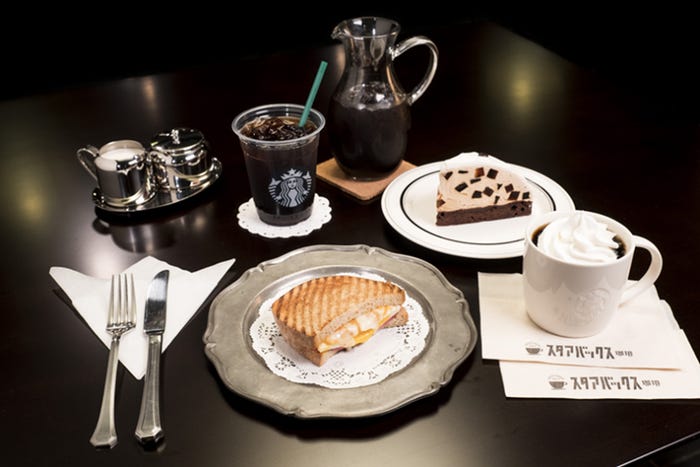 水出し珈琲、珈琲ゼリーケーキ、ウィンナー珈琲、ホットサンド ハムエッグ/画像提供:スターバックス コーヒー ジャパン