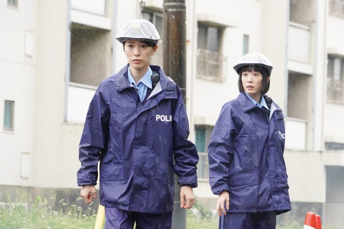 戸田恵梨香、永野芽郁 「ハコヅメ~たたかう!交番女子~」第6話より(C)日本テレビ