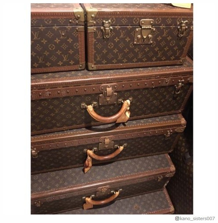 叶美香、“呪術廻戦用”に続き“ジョジョ用”ルイ・ヴィトン本箱公開「サイズ違いなどで約20個」