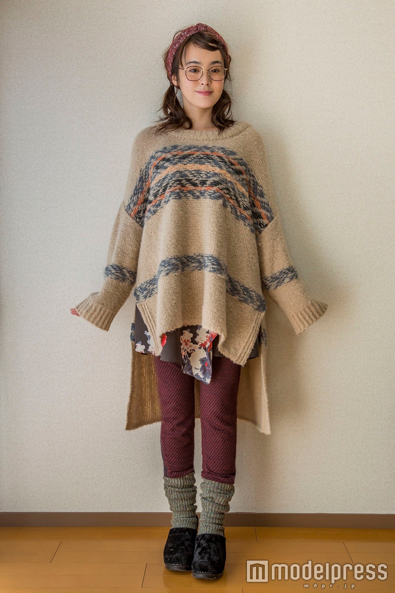ほっこりオーバーサイズのニット（C）峰なゆか／ドラマ「女くどき飯 Season2」製作委員会・MBS