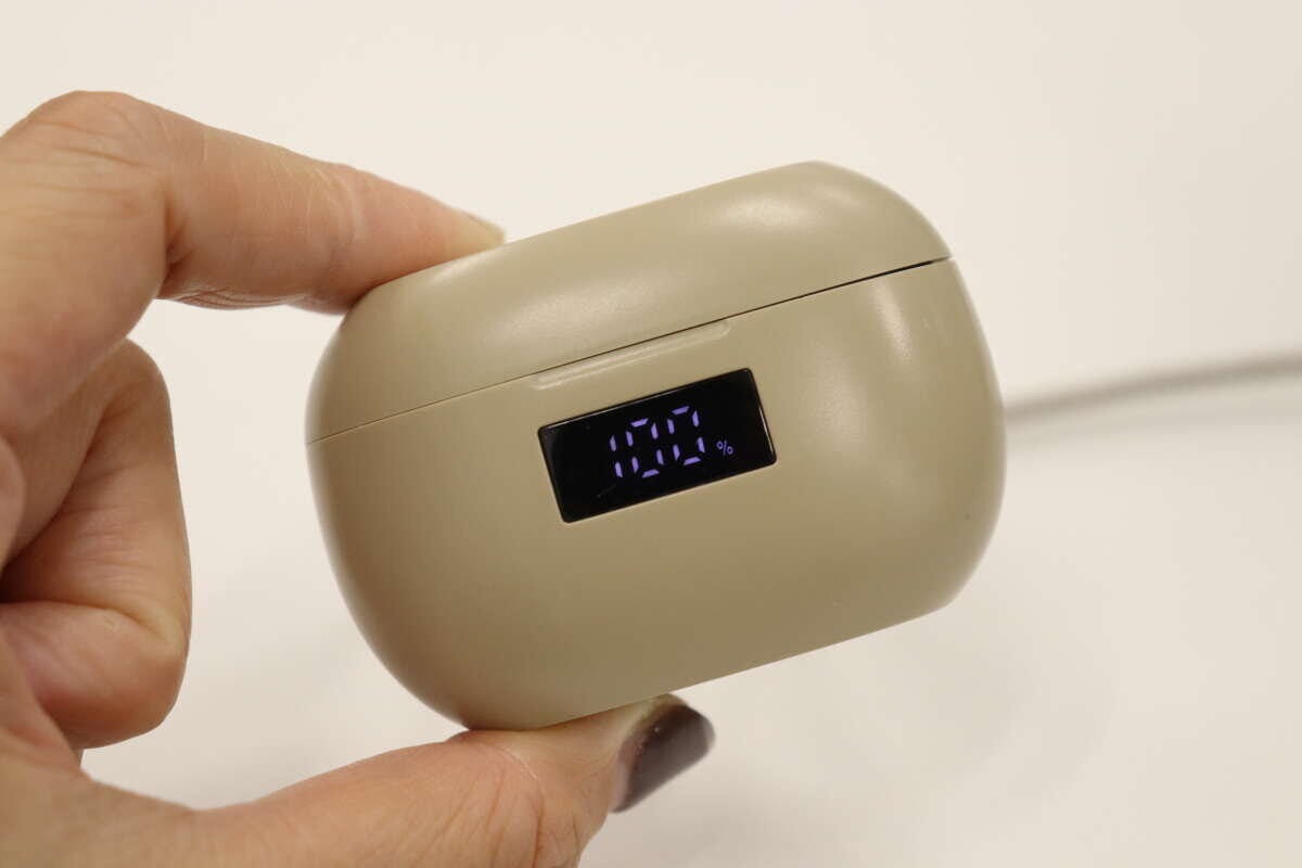 完全ワイヤレスイヤホン（ベージュ×ゴールドカラー）　ケース充電