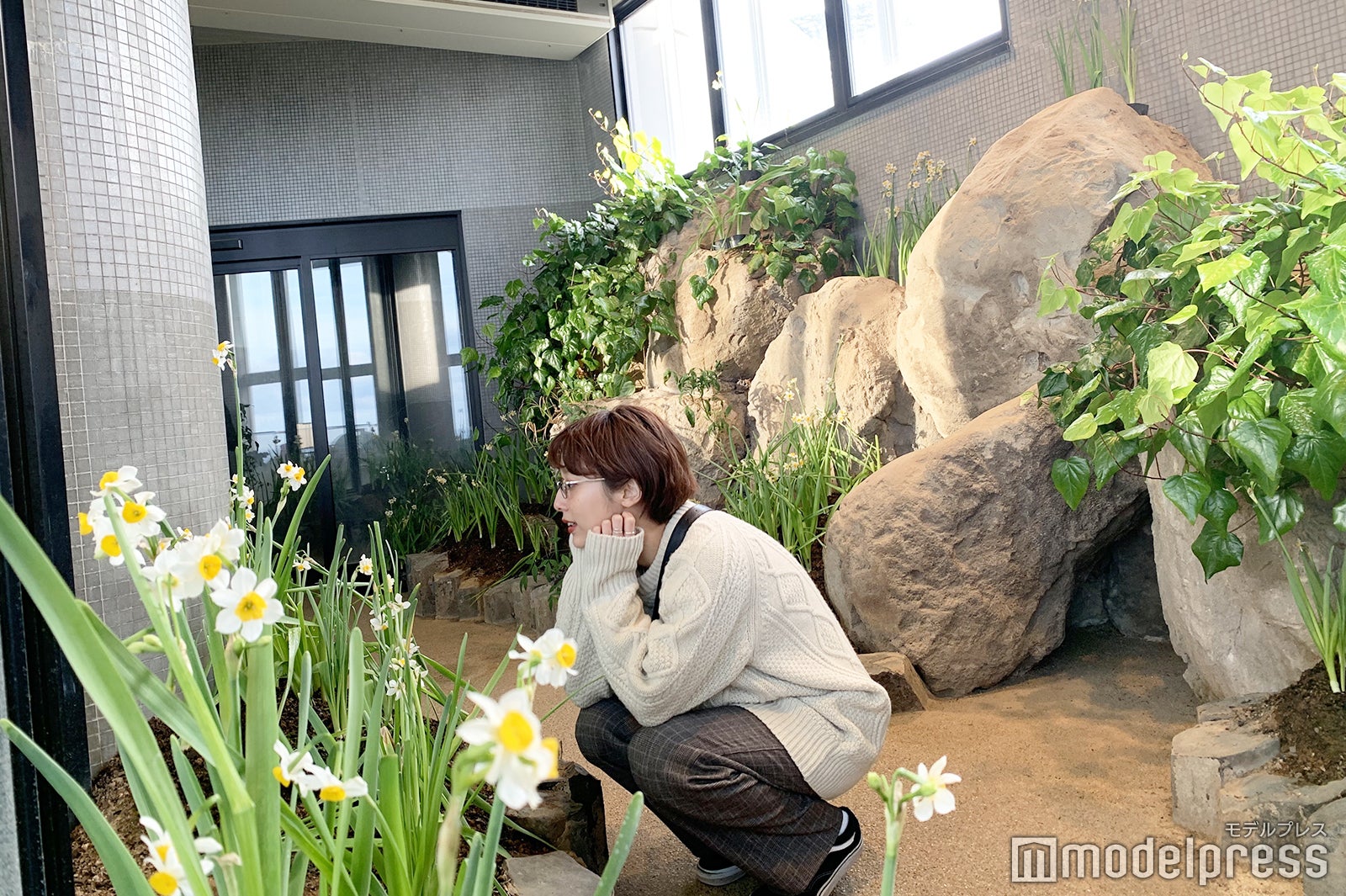 気品ある水仙の香りが漂う水仙鑑賞庭園にて（C）モデルプレス