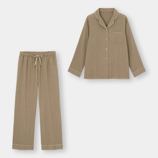 ブラウンに白のストライプがプリントされたパジャマ上下セット