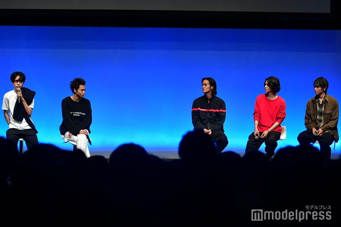 成田凌、中田圭祐、三宅亮輔、遠藤史也、坂田秀晃/トークショーの様子(C)モデルプレス