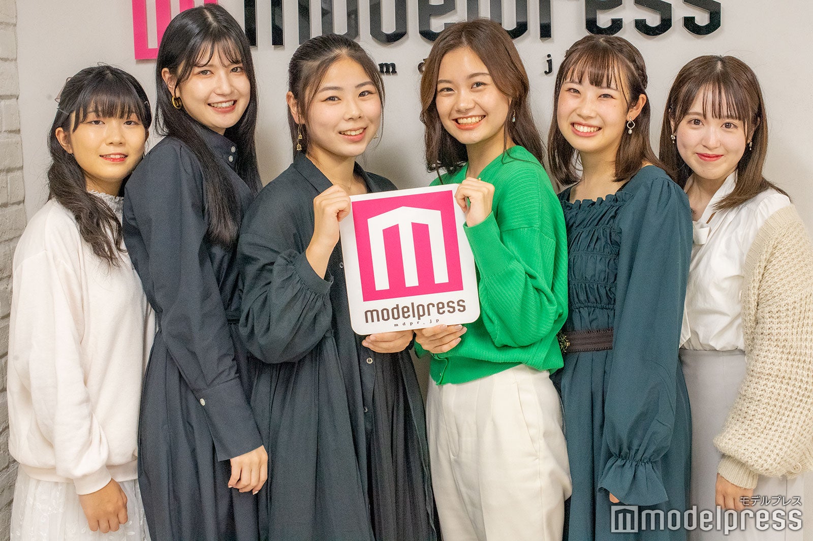 渡辺琉歌さん、平田緑咲さん、西村優那さん、星野愛さん、窪田望佑さん、坂本桜さん／「ミス千葉大」ファイナリスト（C）モデルプレス