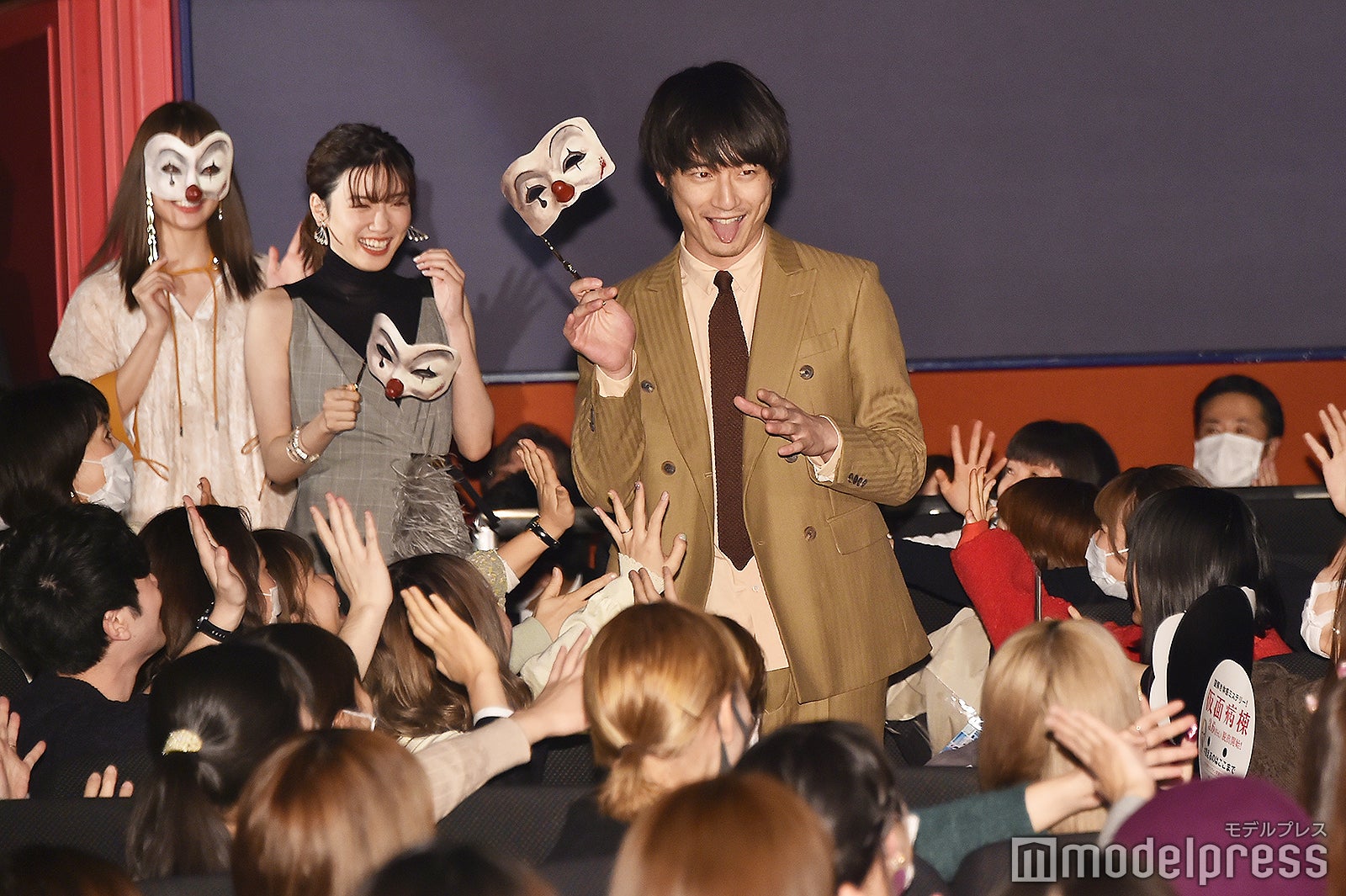 内田理央、永野芽郁、坂口健太郎（C）モデルプレス