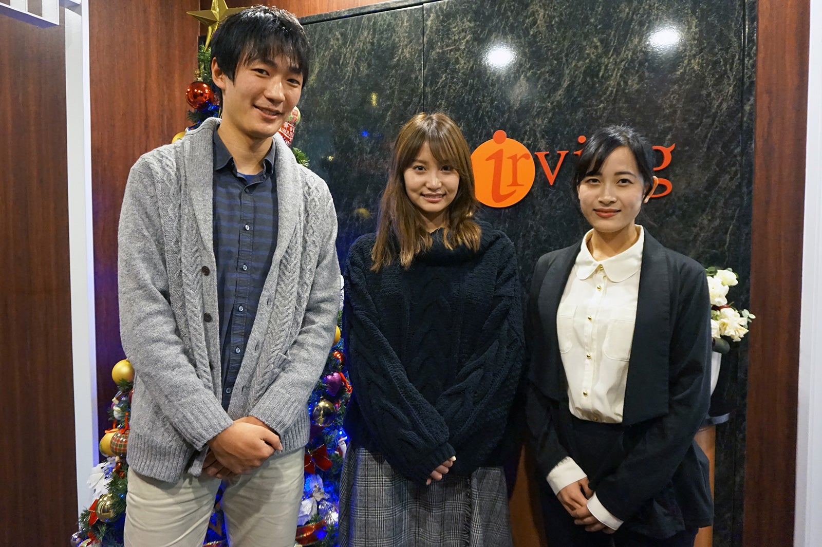 永尾まりや（中央）