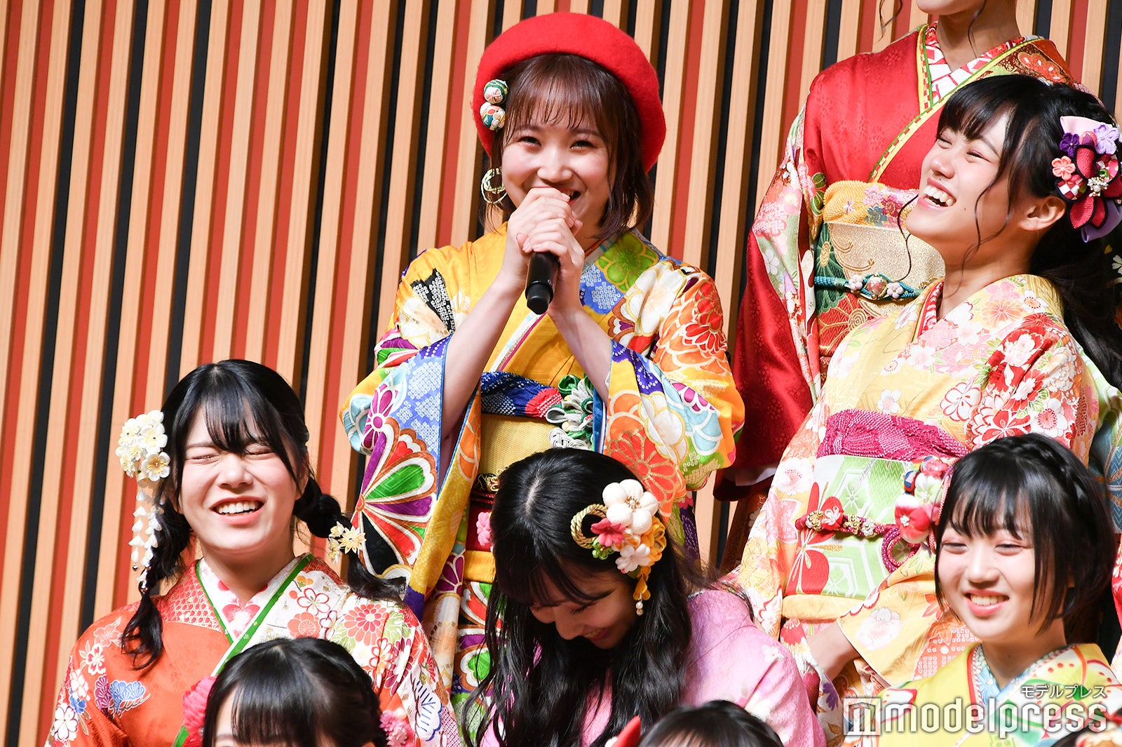 山田野絵のコメントに笑うメンバー （C）モデルプレス