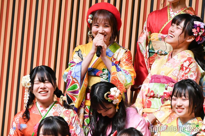 山田野絵のコメントに笑うメンバー (C)モデルプレス