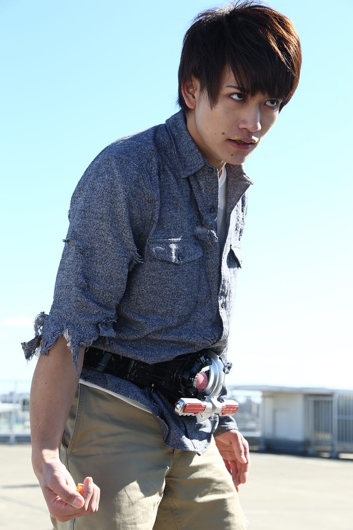 藤田富(C)2016「仮面ライダーアマゾンズ」製作委員会 (C)石森プロ・東映