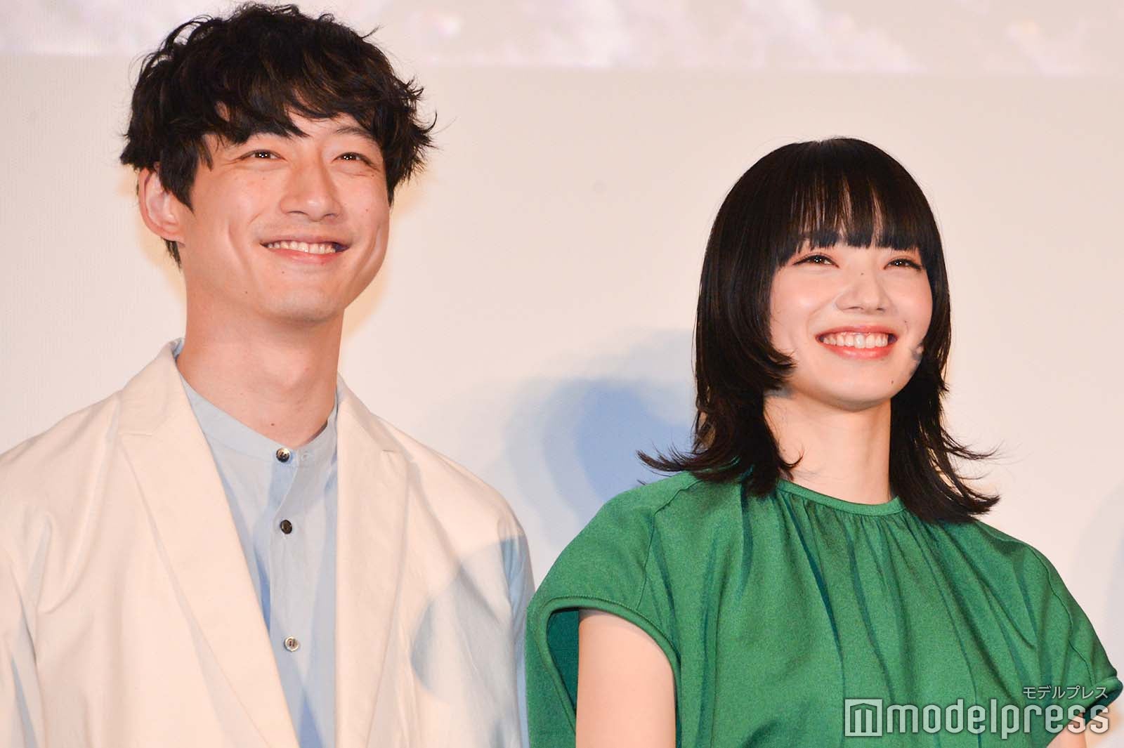 坂口健太郎、小松菜奈 （C）モデルプレス