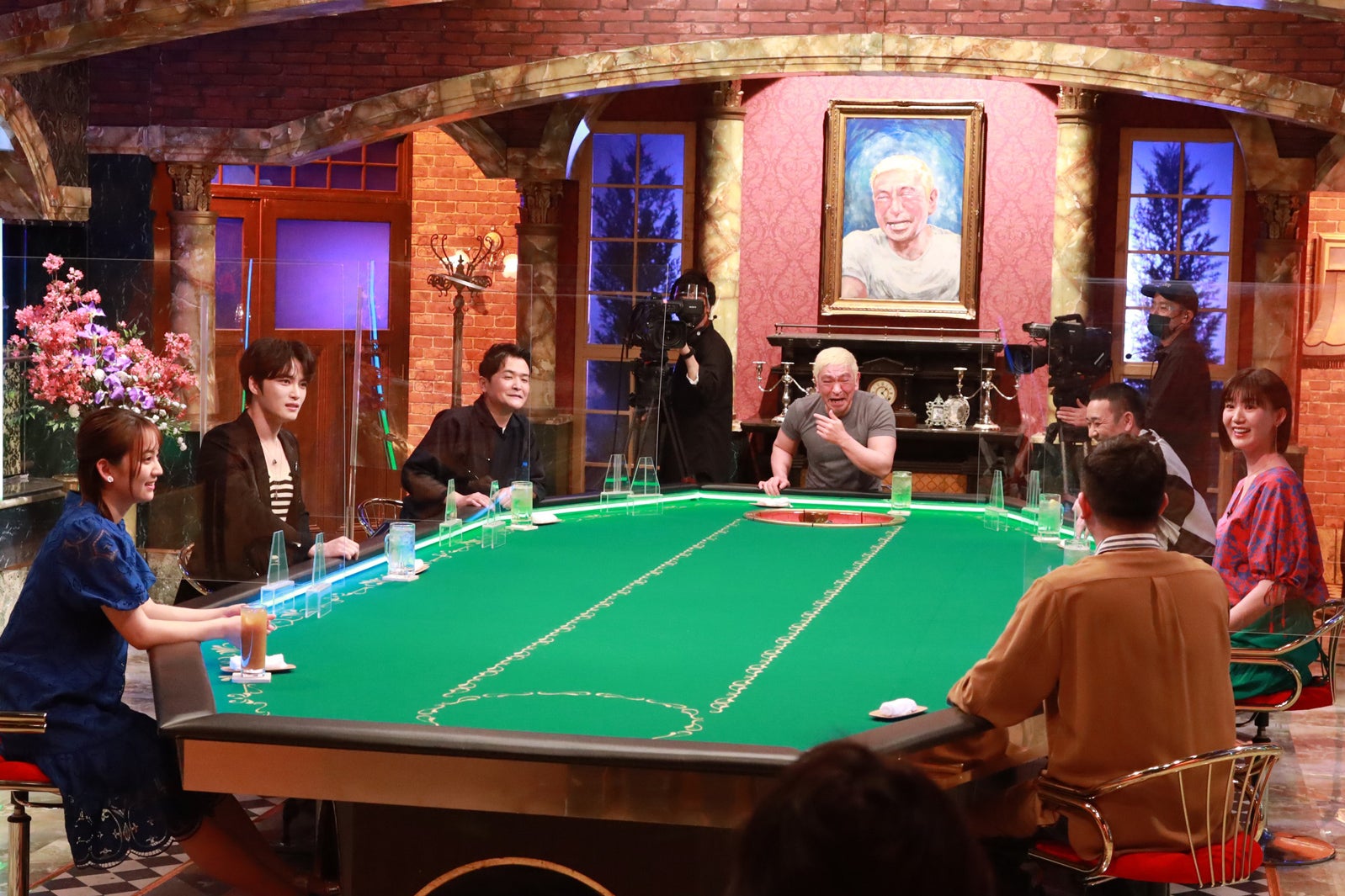 （左手前から時計回りに）岡田結実、ジェジュン、ノブ、松本人志、大悟、栗原恵、高橋茂雄（C）フジテレビ