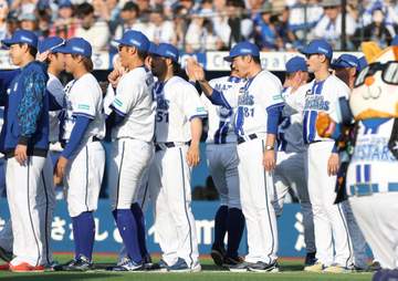 DeNA 逆転勝ちで今季初の連勝＆カード勝ち越し 打線がジワリ反撃 七回にドラ3・宮下のプロ1号ソロ、度会の右越え2ランなどで一挙4点