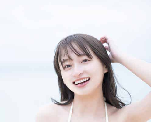 日向坂46影山優佳、初水着姿で透明感溢れる  1st写真集先行カット公開