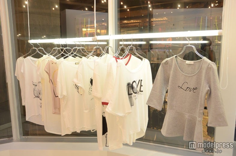 ブランド別限定「LOVE」Tシャツ