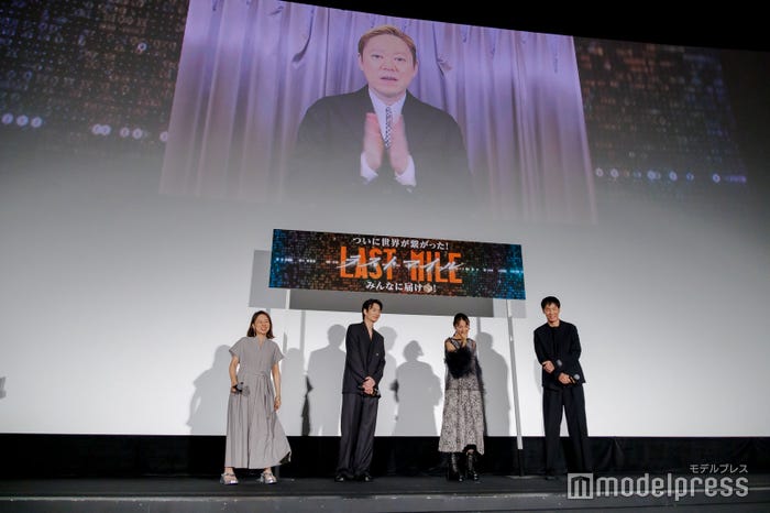 阿部サダヲ、(登壇者左から)塚原あゆ子監督、岡田将生、満島ひかり、大倉孝二(C)モデルプレス