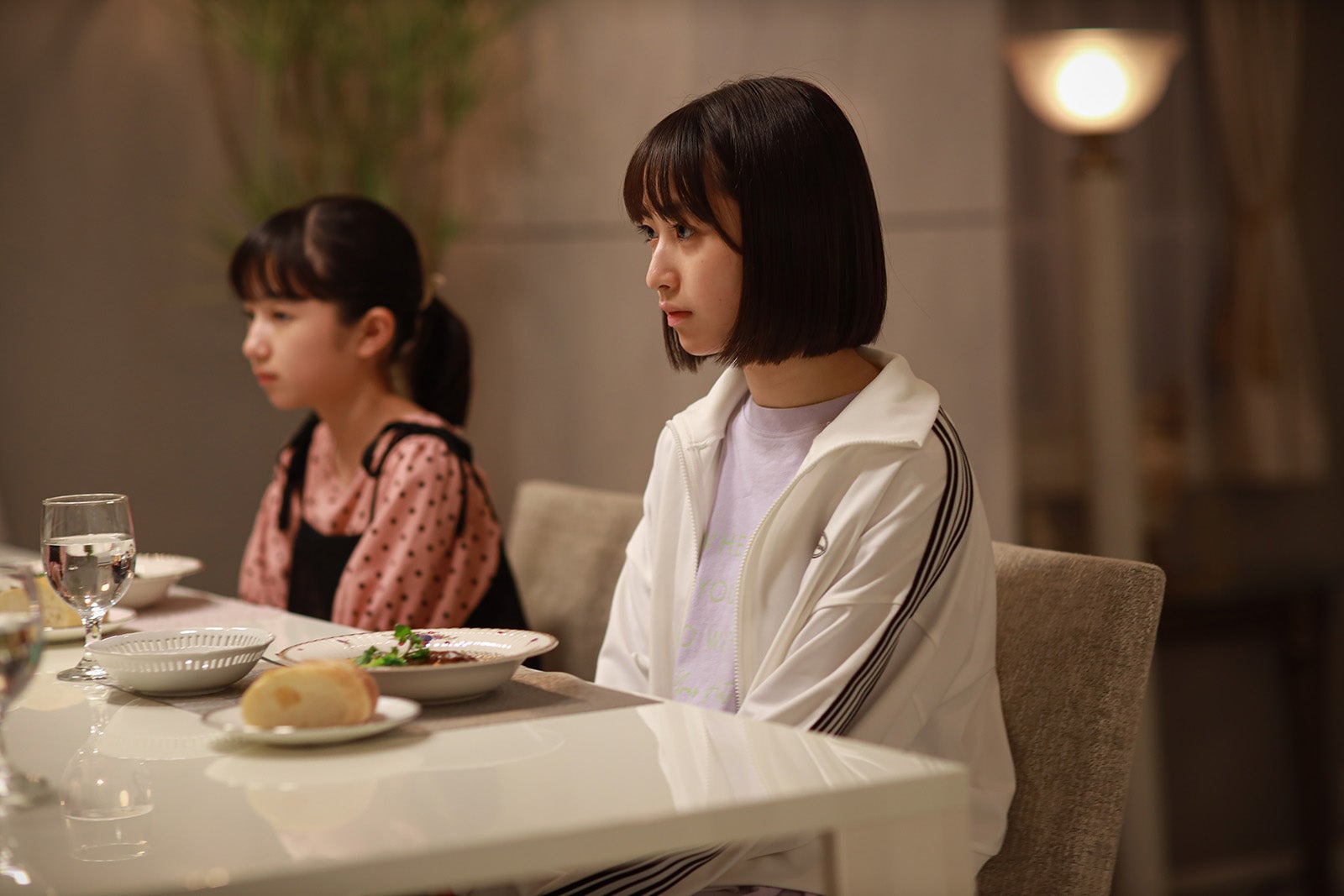 白山乃愛、田牧そら「スカイキャッスル」第6話より（C）テレビ朝日