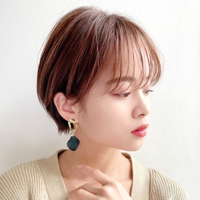 丸顔さんにおすすめの マッシュショート はこれ 自分に似合う髪型を見つけよう モデルプレス 丸顔さんにおすすめの マッシュショート はこれ 自分に似合う髪型を見つけよう モデルプレス