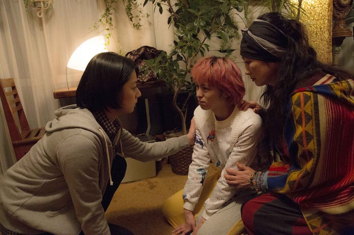 小池栄子、清野菜名、余貴美子(C)2017「パーフェクト・レボリューション」製作委員会