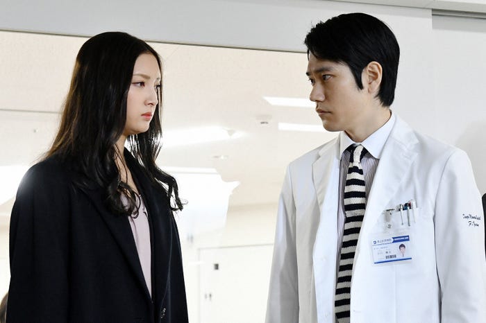 菜々緒、松山ケンイチ「A LIFE~愛しき人~」第6話より(C)TBS