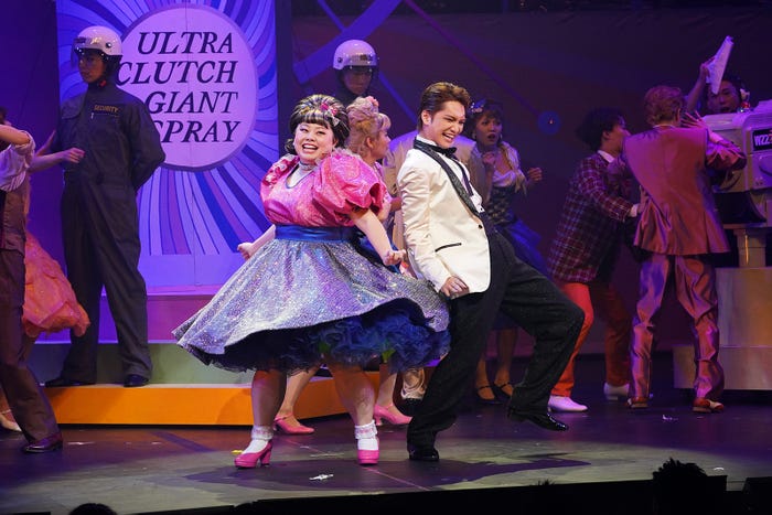 舞台「ヘアスプレー」より(提供写真)