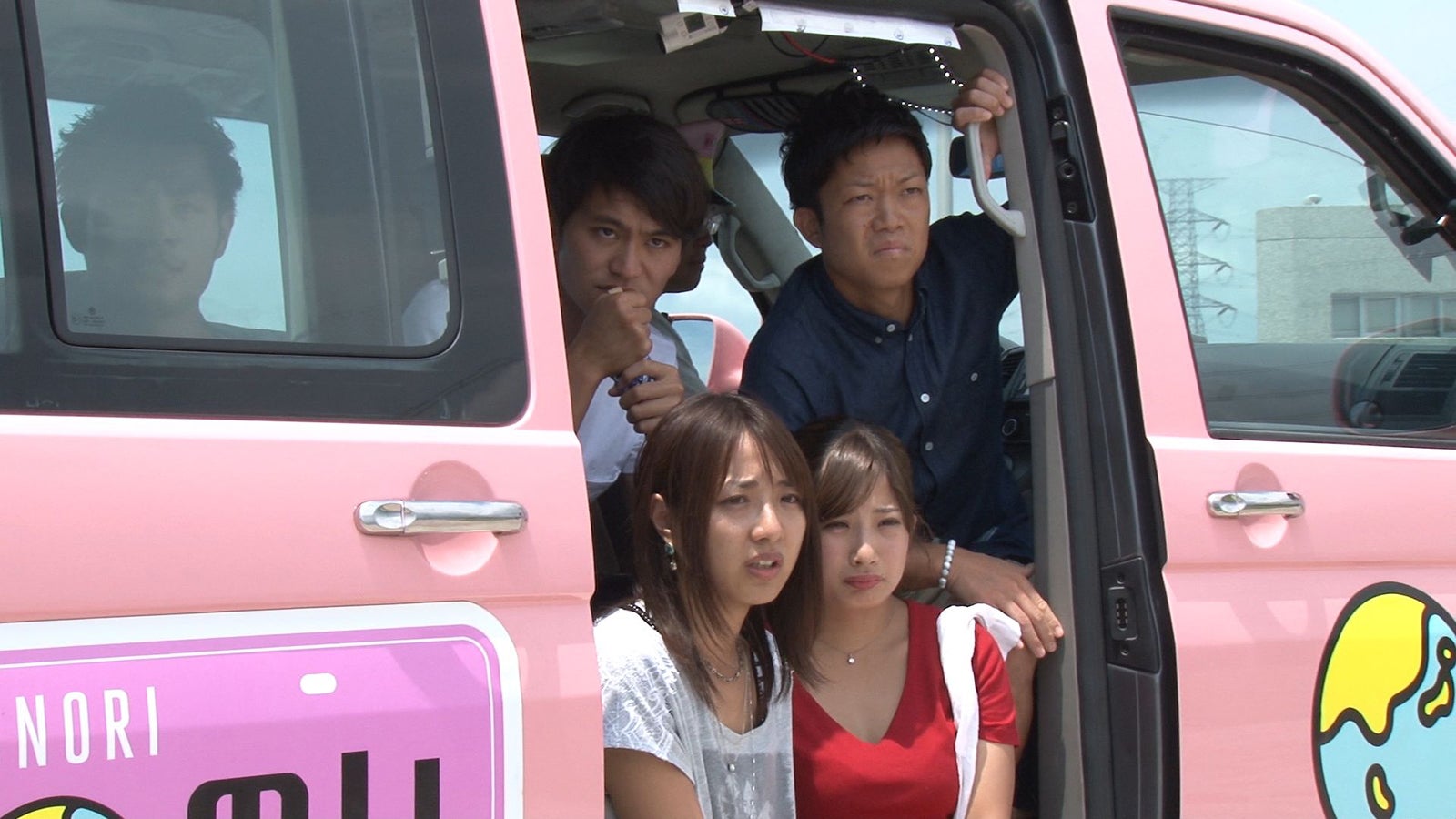 ハト胸の告白を見守るメンバー／「あいのり：Asian Journey」第11話より（C）フジテレビ