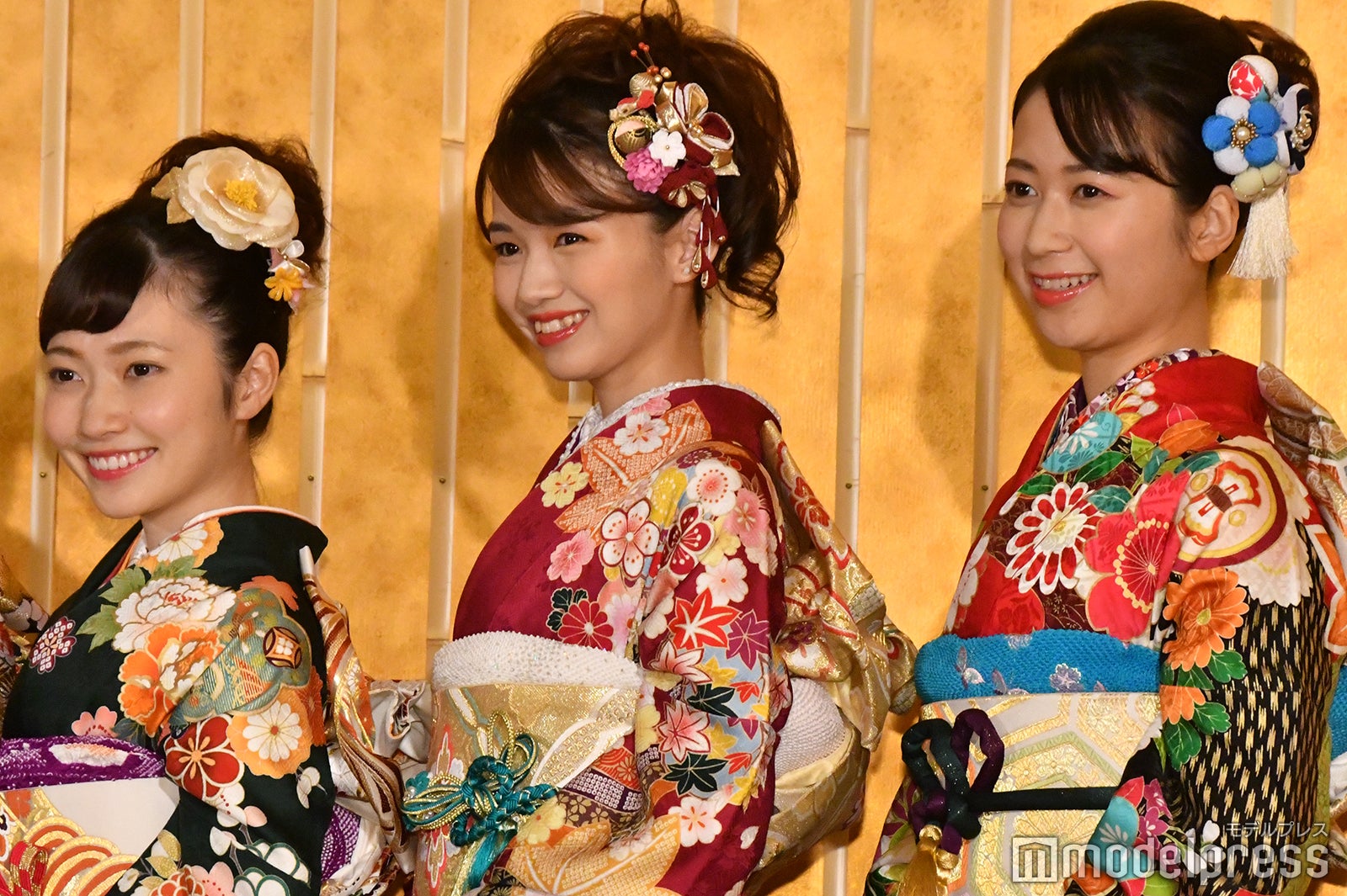 （左から）末井櫻子さん、三関紗彩さん、梶愛海さん（C）モデルプレス