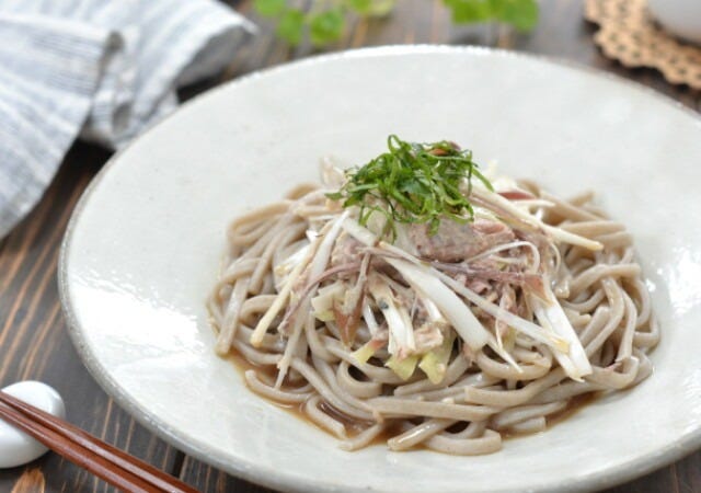 サバ缶の薬味たっぷり冷やし蕎麦の完成