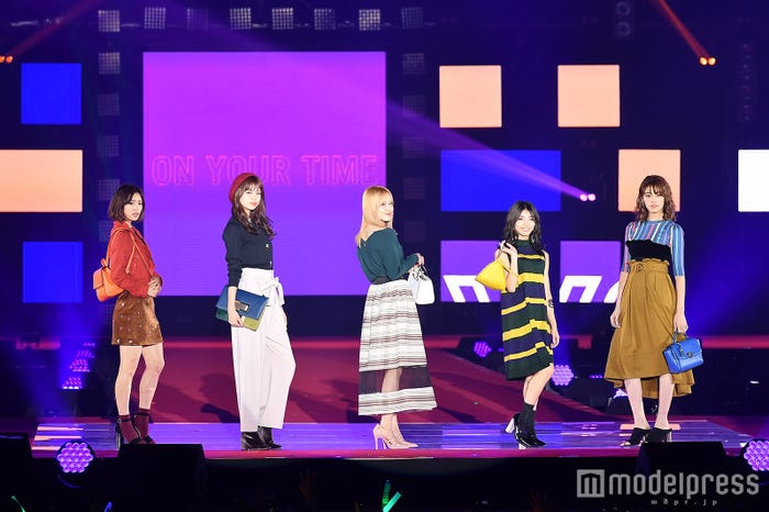 左から:山口乃々華、佐藤晴美、藤井夏恋、SAYAKA、楓 (C)モデルプレス