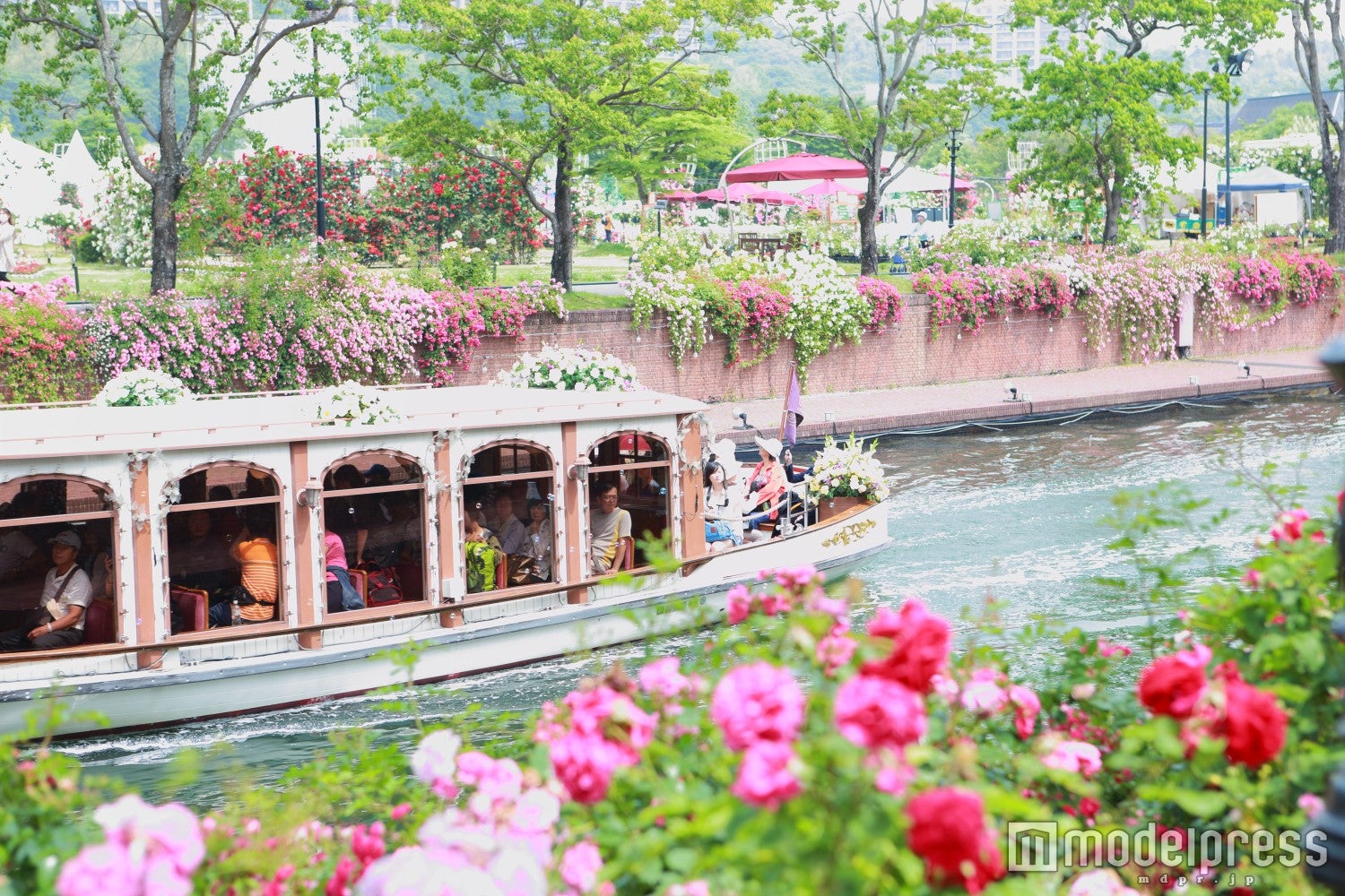 バラの運河／画像提供：ハウステンボス