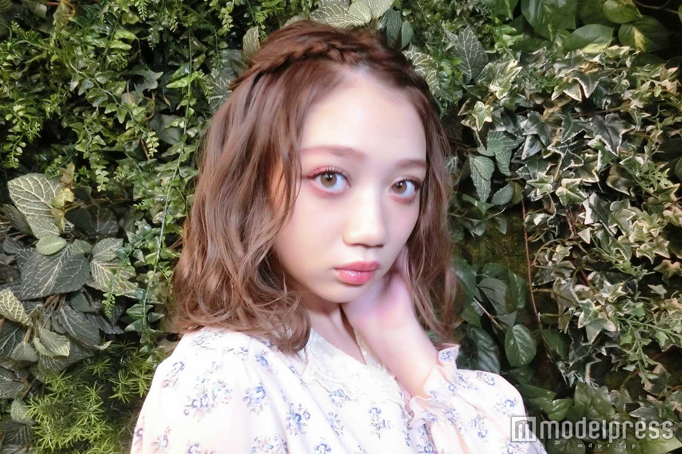 ボルドーカラーをメイクにも取り入れて/モデル:小澤しぇいん