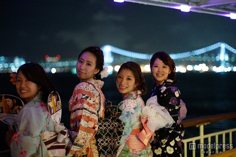 ゆかたで船上女子会も可能／画像提供：東海汽船