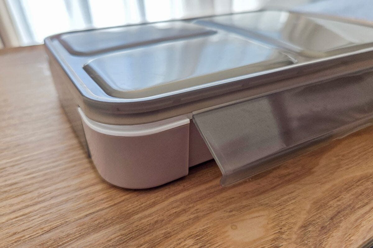 立てて持ち運べる弁当箱