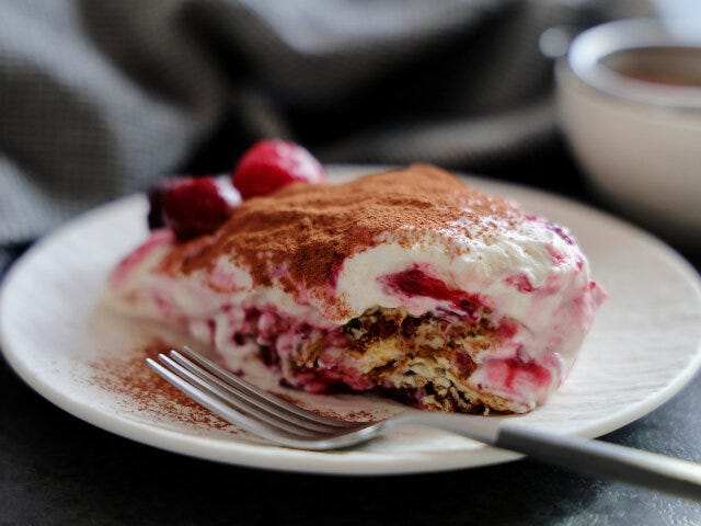 食べる直前に、ココアパウダーを振ったら出来上がり。