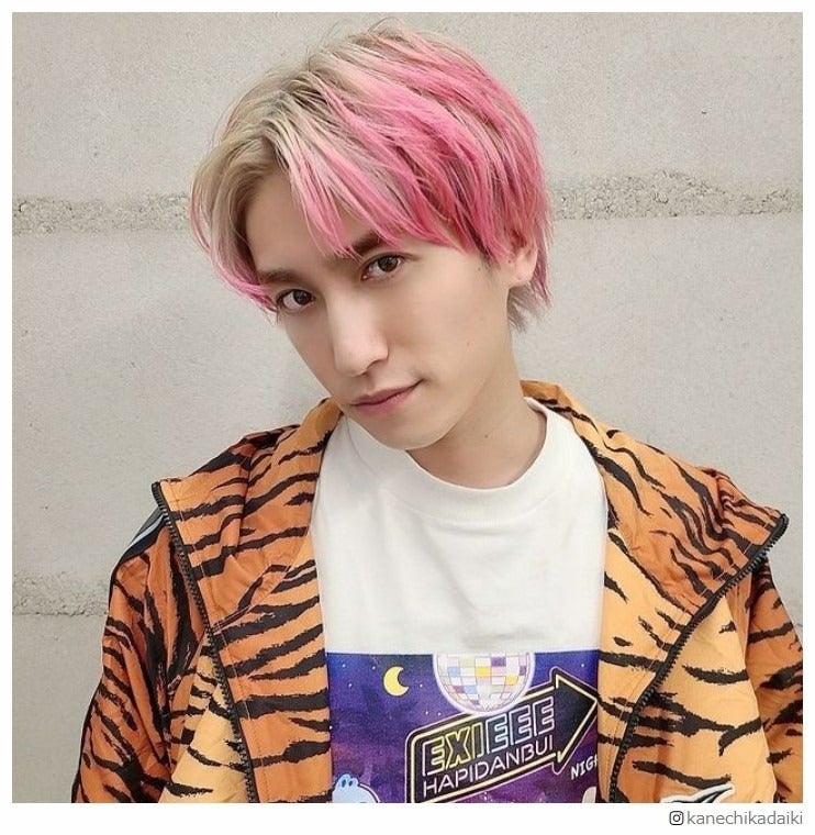EXIT兼近大樹、わずか4日で速攻イメチェン “ミックスソフト風”ヘアカラーに反響「おしゃれすぎる」「やっぱりピンク最強」