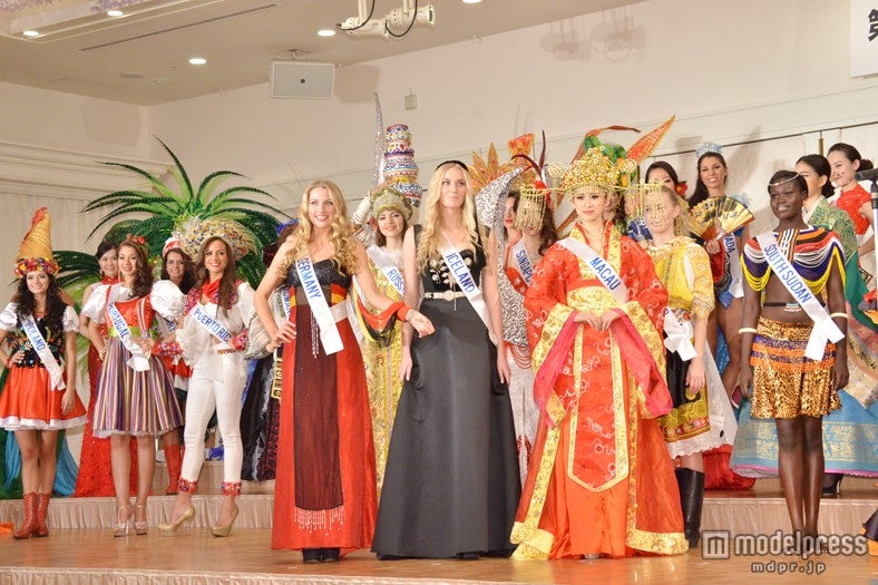 第53回2013ミス・インターナショナル世界大会に出場する各国と地域の代表者たち
