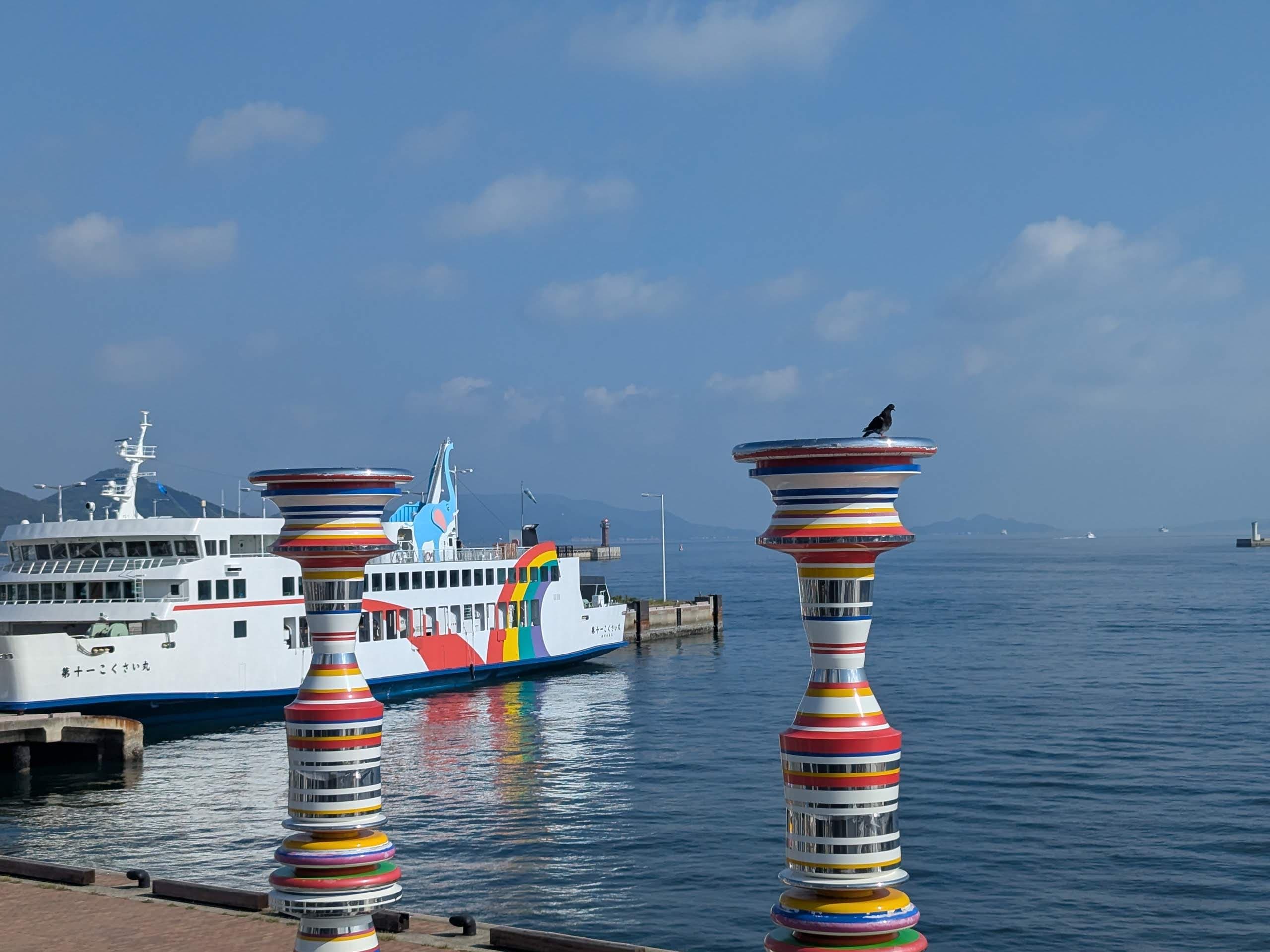 瀬戸内の島々を舞台に開催されている瀬戸内国際芸術祭2025。玄関口となる高松港