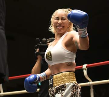 52歳山本美憂、ボクシング国内デビュー戦で涙の3回TKO勝利「夢のようです」最年長出場記録を更新 元レスリング世界女王がボクシング初勝利