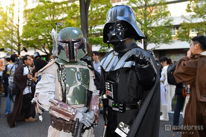 「スター・ウォーズ」コスプレに身を包む