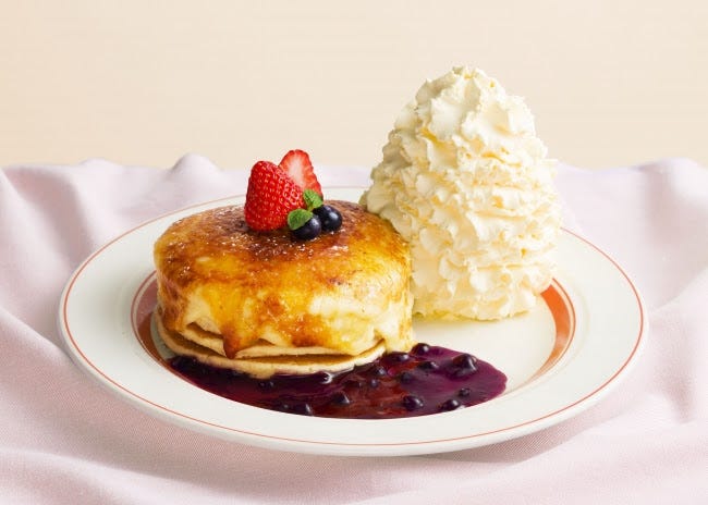エッグスンシングス「クリームチーズのブリュレパンケーキ」濃厚クリームをパリッとキャラメリゼ