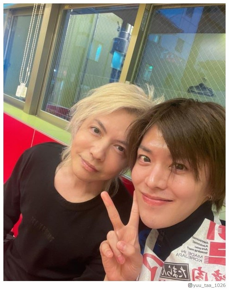 NCT 127ユウタ、“憧れ”HYDEとの頬寄せショット披露に「兄弟みたい」と反響